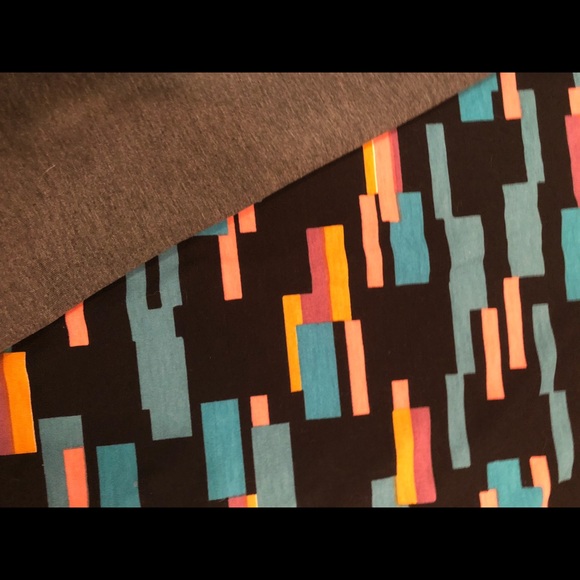 Lularoe Randy Tee - Picture 3 of 3
